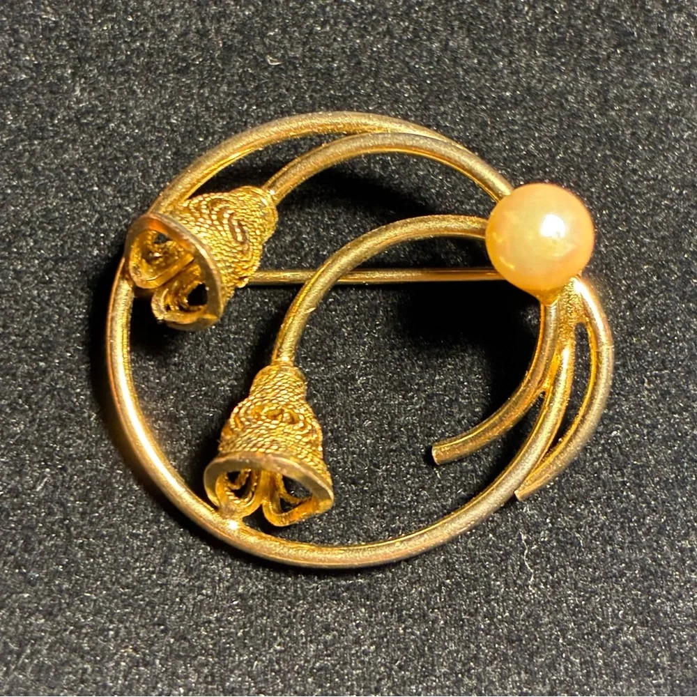 Vintage Mid-Century Gold Tone Floral Brooch